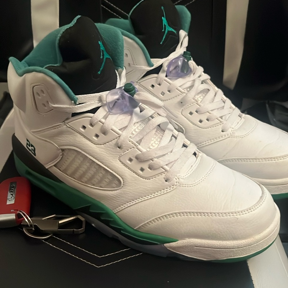 Retro 5 “Lucky Green”